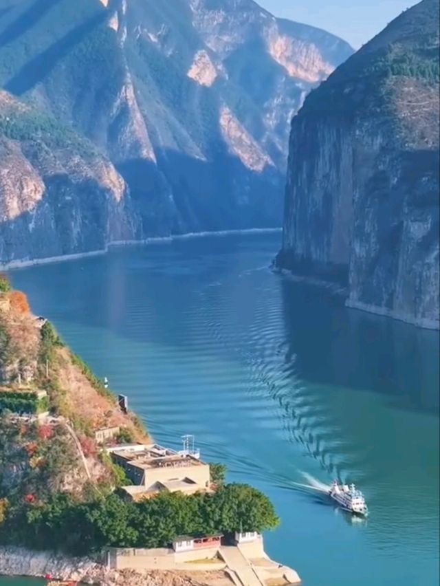🌊🚢 Glide Through China’s Heart! | Yangtze River Cruise  🇨🇳✨