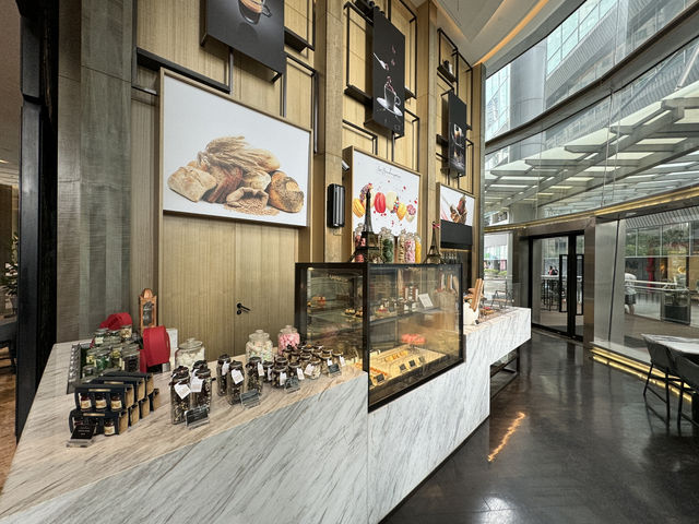 Le Bar at Sofitel: Where Class Meets Comfort