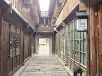 I came to this ancient town in Jiangnan, and I instantly fall in love with it