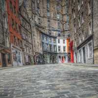 🎨 Cobblestones & Curiosities: Wandering Victoria Street, Edinburgh 