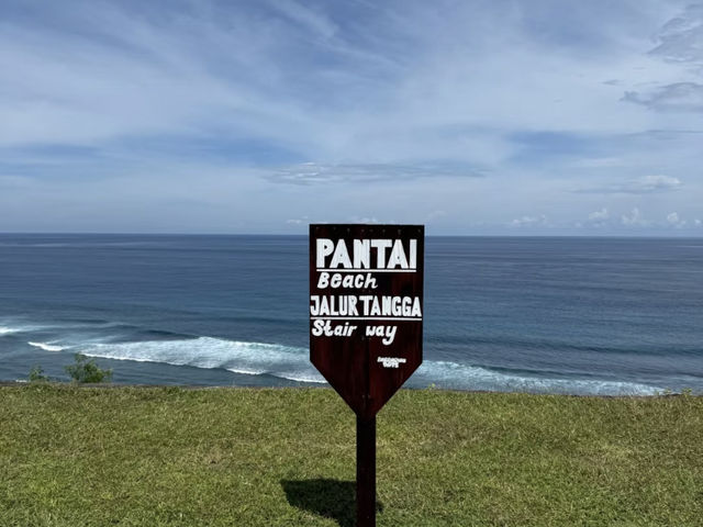 Gunung Payung Beach: Our Favorite Uluwatu Secret! 🏝️💙