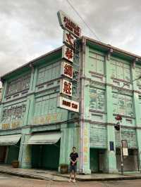 🌿《檳城自由行日記｜拉車穿街、老屋漫遊、泳池放空，慢慢品嚐米其林》