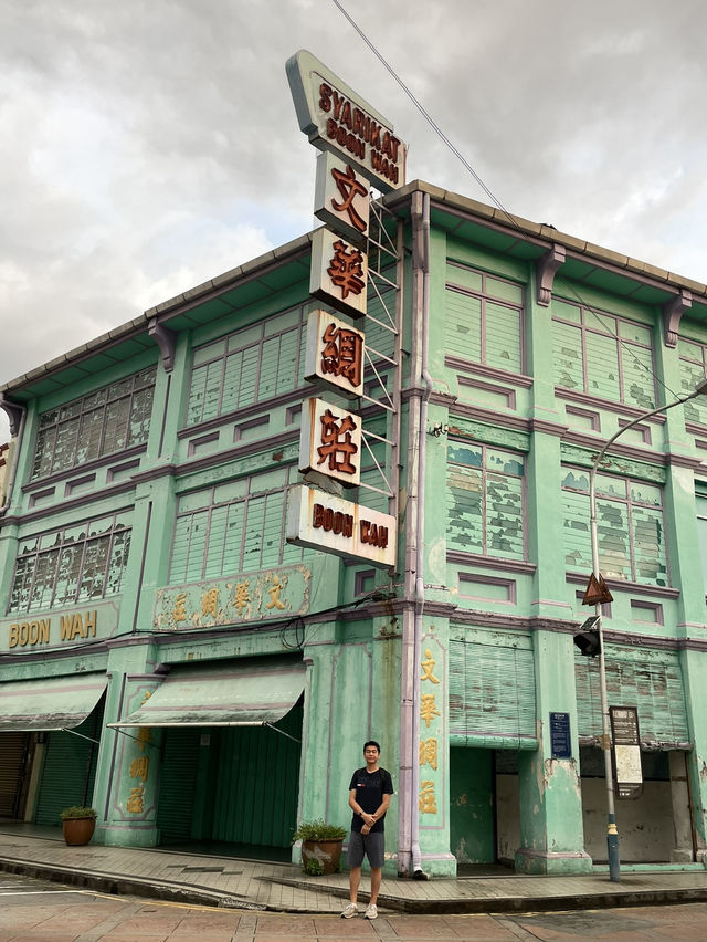 🌿《檳城自由行日記｜拉車穿街、老屋漫遊、泳池放空，慢慢品嚐米其林》