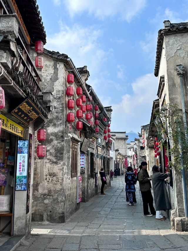 Step Back 900 Years: Explore Hongcun
