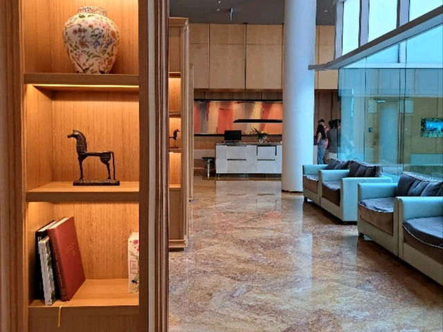 Skyline, Serenity & 4,200 Artworks – My Iconic Stay at The Ritz-Carlton, Millenia Singapore