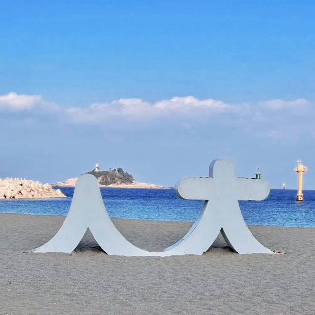 🌊🏔️ *Sokcho: Where Mountains Meet the Sea in Korea’s Wild East* 🚶‍♀️🍢