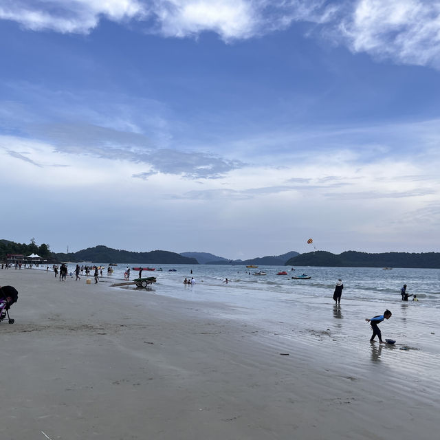 🌴 Pantai Cenang Is Where Island Dreams Come True in Langkawi