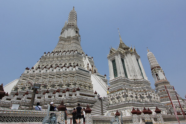【ワット・アルン（暁の寺）｜バンコク 「チャオプラヤー川に輝く、タイの象徴的な寺院」】 | Trip.com バンコク