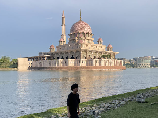 📍KL to Putrajaya Pink Mosque — Best Travel Hack 🕌