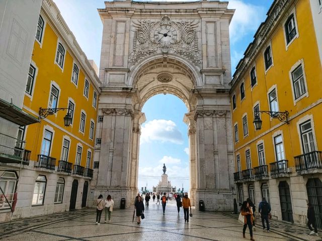 Discovering Iconic Landmarks in Lisbon City Center