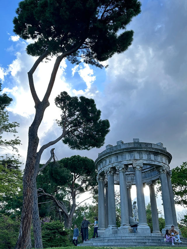 Revolving Around the Beauty of Architecture: Eyes on Spain 