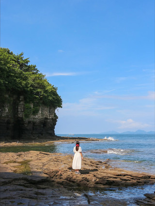 可以遇見蔚藍大海與海蝕洞的海水浴場，這樣的海水浴場如何呢？