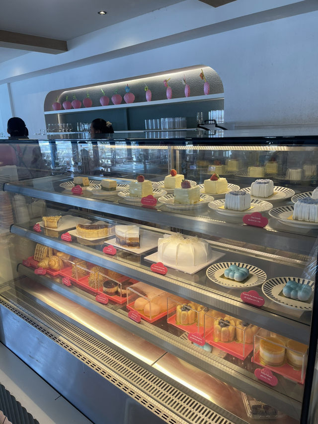 Sea of Love 💙🤍🏝️คาเฟ่ติดทะเลพัทยา-นาจอมเทียน