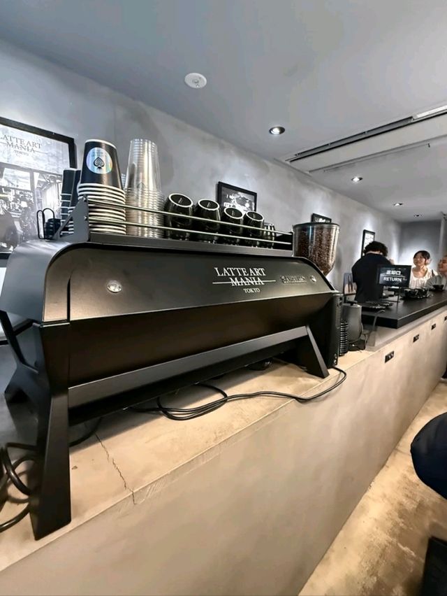 IT'S ALL ABOUT BLACK LATTE !