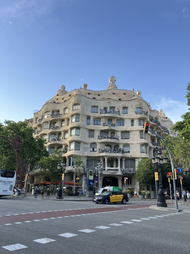 バルセロナ旅🇪🇸 ランブラス通り近くの徒歩圏内の名所 バルセロナ旅🇪🇸 ランブラス通り近くの徒歩圏内の名所