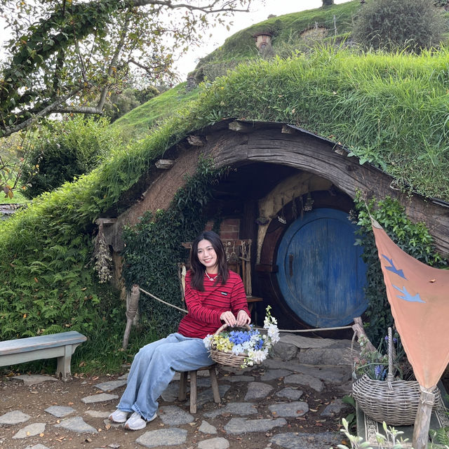 🏡 Hobbiton Movie Set: Step Into Middle-earth's Most Magical Village! 🌿