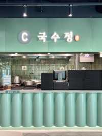 인천공항 제2터미널 푸드코트에서 시원한 냉면 한 그릇