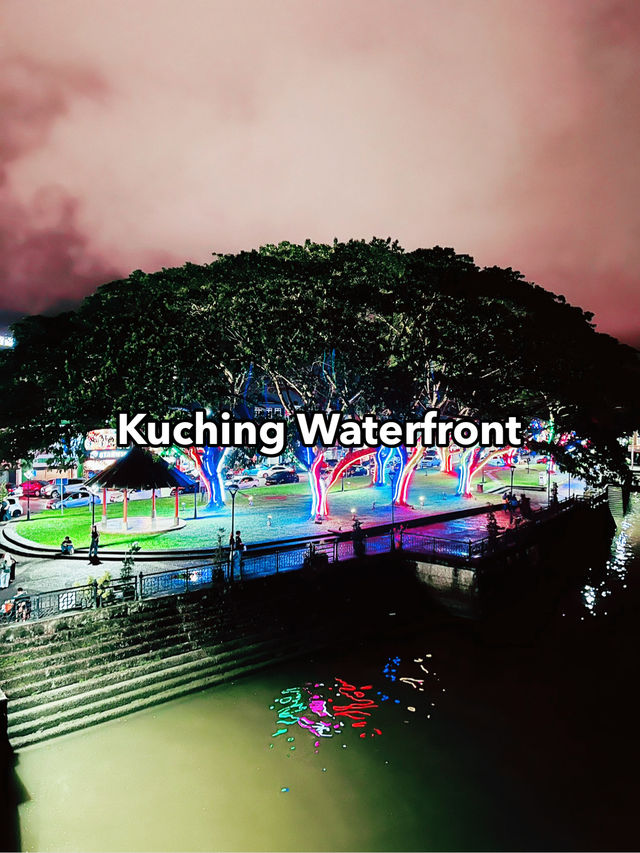Kuching Waterfront: A Must-Visit Scenic Gem That Comes Alive at Night Kuching Waterfront: A Must-Visit Scenic Gem That Comes Alive at Night