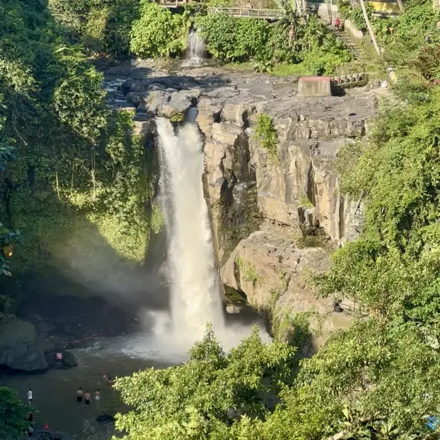 在峇里島的心臟地帶追逐瀑布 
