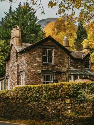#hellohalloween
🍁 Autumn in the Lake District – A Golden Escape! 🏞️

Experience the Lake District wrapped in hues of gold, amber, and red. Crisp air, mirror-like lakes, and cozy village walks make it the perfect autumn getaway. Don’t miss a scenic drive around Windermere or Derwentwater — pure magic! 🍂

#travel #thingstodo #familytravel #couplestrip #staycation