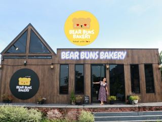 📍 Bear Buns Bakery