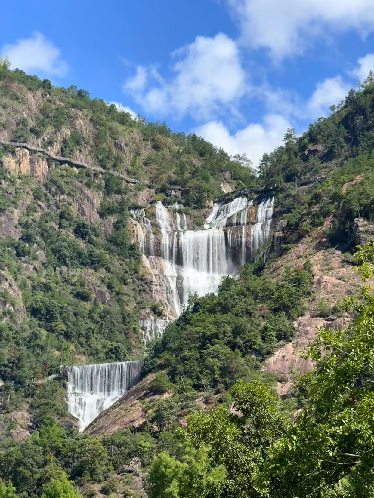 A Tell-All Review! Conquering the 325-Meter Tiantai Mountain Waterfall (天台山大瀑布).