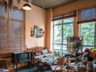 Step Back in Time at Older Coffee, JB’s Old-School Gem ☕🕰️