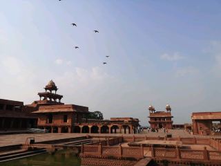 Exploring Fatehpur Sikri: The Dreamy Red Sandstone City 🏛️✨