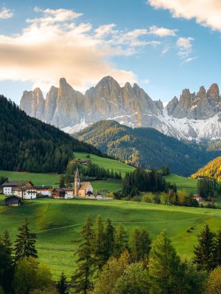 🏔️ The Dolomites — Italy’s Mountains Written in Stone 🇮🇹✨