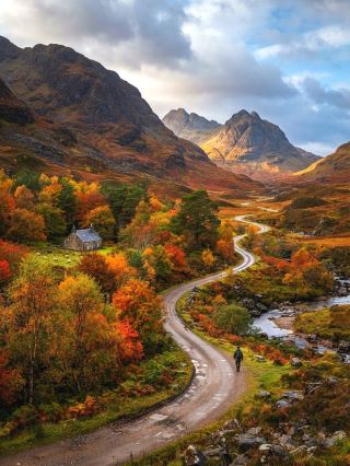 The Scottish Highlands are known as one of the most magnificent natural landscapes in the UK. In autumn, the mist gently wraps around the mountains and forests, the castle dots the surroundings, the beauty and tranquility coexist, whether it is photography, hiking, or pure view, it is just as unforgettable.

Recommended tour routes:

1. Glencoe Grand Canyon
One of Scotland's most famous canyons, flanked by steep peaks paired with autumnal warm forests, it is the most ideal photo spot. It is recommended to leave early in the morning, with fewer tourists, you can take pictures slowly and appreciate the great power of nature.

2. Loch Lomond
The largest freshwater lake in the UK, the lakeside walk is particularly suitable for slow walking to enjoy the autumn, passing small villages and boathouses along the way to feel the authentic life. You can also rent a boat to roam inside the lake area and quietly experience the autumn scenery of the lakeside.

3. The autumn-colored town of Pitlochry
Known as Scotland’s most romantic autumn town, the town has both ancient European cottages and colorful woods. It is recommended to wander around the town and try the local toaster with hot tea.

4. Eilean Donan Castle
Classic Scottish Highland views represented, the castle with grassy slopes, lake water, and distant mountains in a painting. Especially when shot at sunset, the colors are particularly warm. It is recommended to check the opening hours in advance.

Must-play items and photo spots:
· Hike several short trails in Glencoe, of which The Lost Valley Trail offers panoramic views of the canyon and is highly recommended.
· Popular photo spots for shooting autumn reflections on the Pitlochry railway bridge.
· Small rocky beach in front of Eilean Donan Castle for panoramic views and reflections.
· If driving, it is recommended to drive along the A82, a classic highland self-driving route with picturesque scenery all the way.

Practical tips:
1. The weather in the highlands is changeable in autumn, so it is recommended to bring a waterproof jacket, hiking shoes and warm clothing, especially the temperature difference between morning and evening.
2. The distance between attractions is farther, self-driving is more convenient, the UK is right-hand drive, to prepare adaptation time.
3. With short days and long nights from late October to early November, it is recommended to line up two to three main points per day to avoid rushing.
4. Signals will be weaker around the highlands, download offline maps in advance.
5. Many scenic villages and towns will rest at noon or close early, lunch can be prepared with a small amount of dry food for emergencies.

Notes:
· The official currency of the UK is the pound, some small town institutions or do not accept foreign credit cards, it is recommended to exchange some cash.
· Check road status before traveling as some highland roads may be closed due to rain or maintenance in the fall.

Topic: #ScotlandHighlands #AutumnTravel #MagnificentBeauty #UKTravel