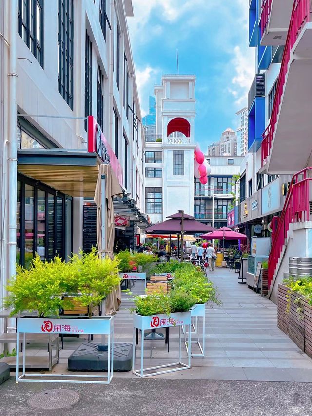 Bright colors in Shanghai Yejiazhai Rd