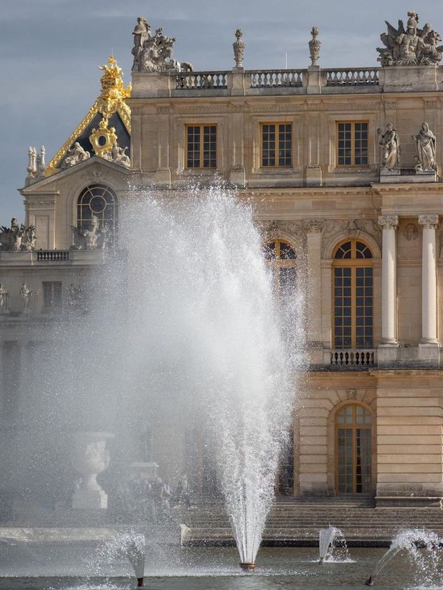 Beyond History's Pages, Versailles