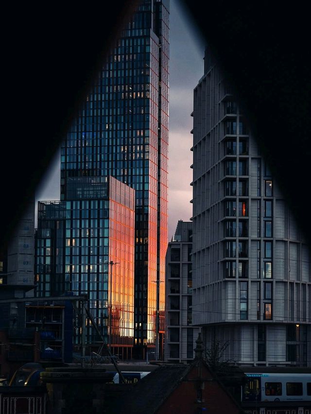 Why Manchester is the Perfect Place for Street Photographers 📸🌆