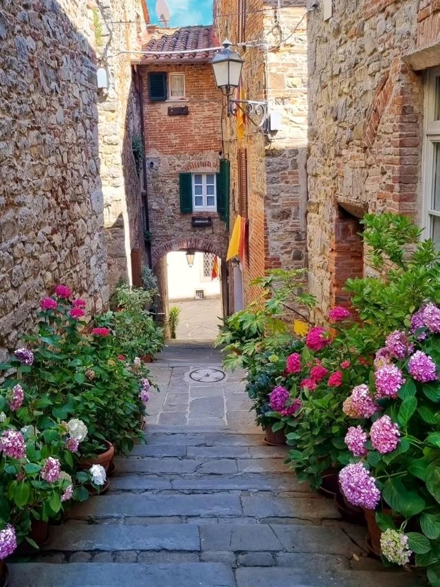 🏛️ Tuscan Grace in Stone – Arezzo, Italy