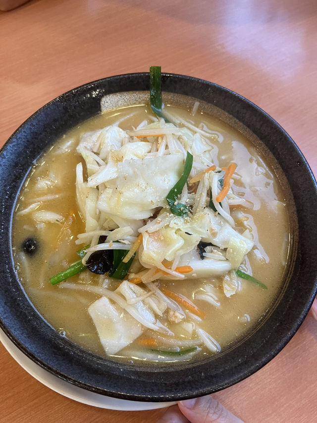 🍜 Japan’s Cheapest Ramen Chain? Yes, Please. 幸楽苑 = Ramen for Under $5! 🇯🇵💸