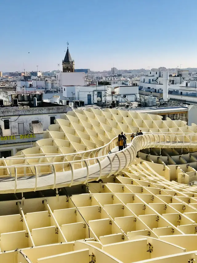 Discover the best of Seville in a trip that perfectly blends iconic sights!