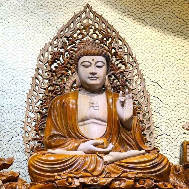 Serene Encounters in Yangshuo’s West Street 🌸🪷