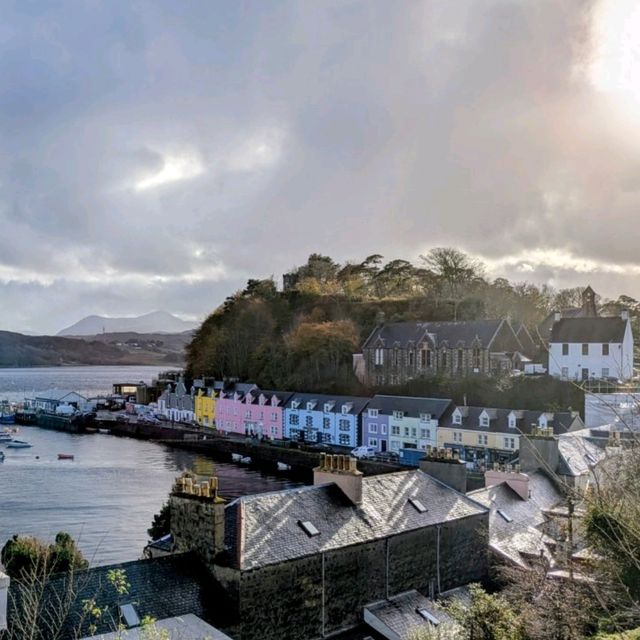 Portree: The Colourful Capital of the Isle of Skye 🏴 Portree: The Colourful Capital of the Isle of Skye 🏴