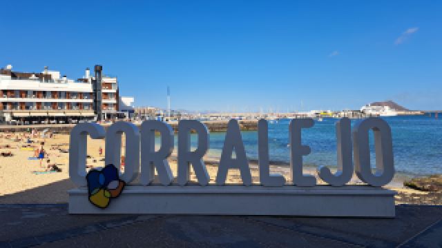 คอร์ราเลโฮ - เกาะภูเขาไฟที่สวยงามท่ามกลางแสงแดดในหมู่เกาะคานารี