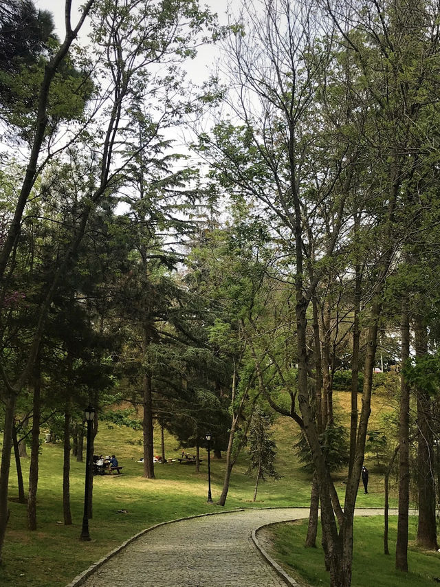 From High-End Shopping Boulevard to Seaside Greenery: Bağdat Avenue & Fenerbahçe