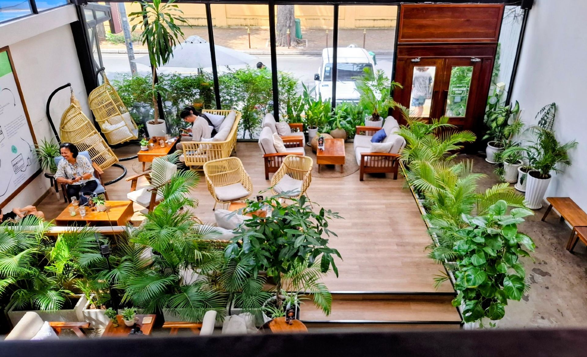 Phnom Penh’s Dreamy Hideaway Café right near the Royal Palace —Relax and Refuel! 🌿☕️