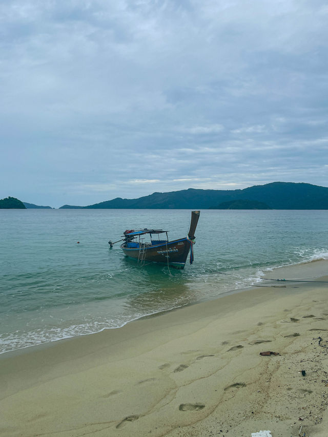 【泰國海景住宿】麗貝島：絕美海灘、水上活動、豐富夜生活，商業化程度低