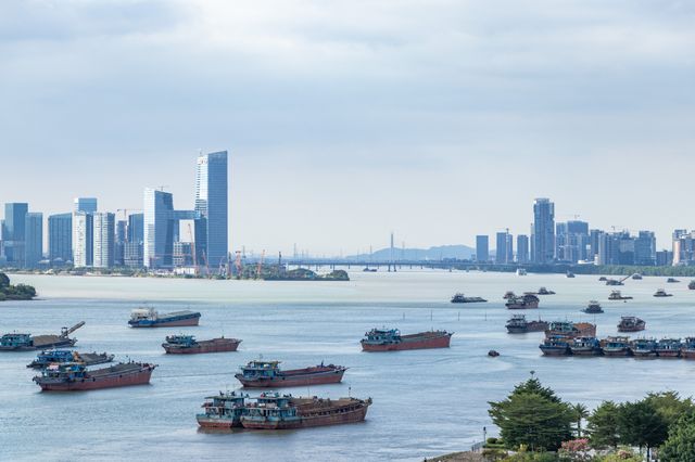 南沙靈山島尖：秘境之旅，盡享自然之美