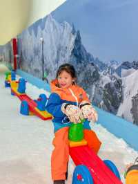 來室內滑雪城體驗冰火兩重天的樂趣吧