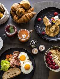 🌟 Parisian Chic: Stay at Pullman Paris la Défense 🏨✨