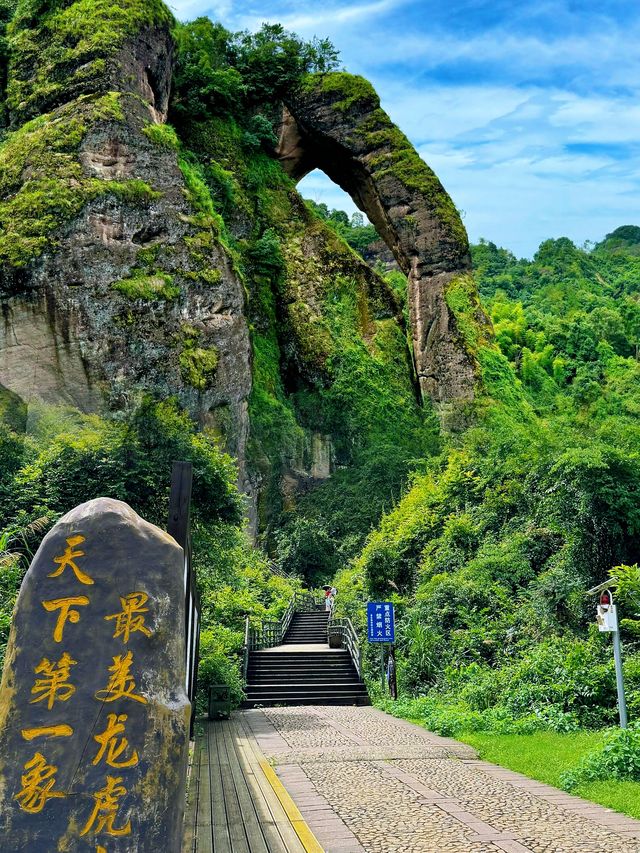 江西鹰潭：揭秘龙虎山的仙境之旅