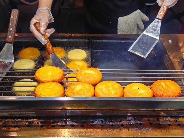 夜遊貴陽市中心噴水池，太平路美食街別錯過！晚上消食好去處～