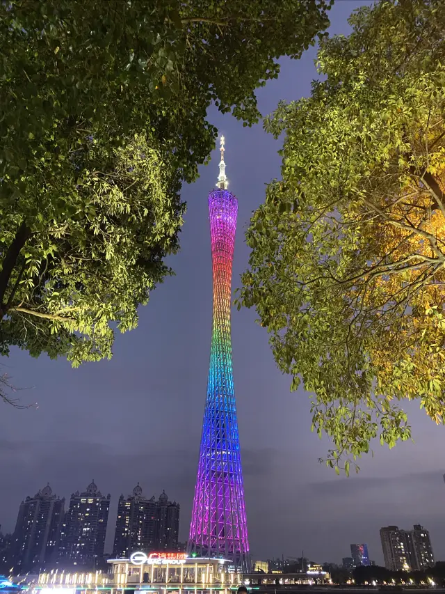 Pearl River Night Cruise: A Moving Feast in Guangzhou.