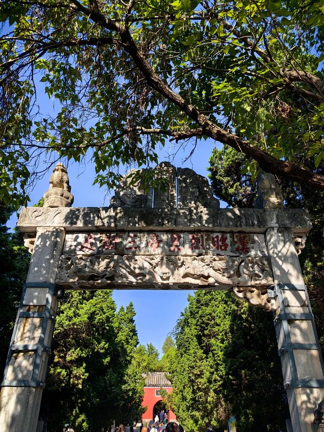 臥龍岡武侯祠。