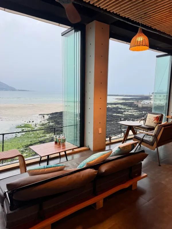 Relaxing by the Sea in Aewol-eup, Jeju